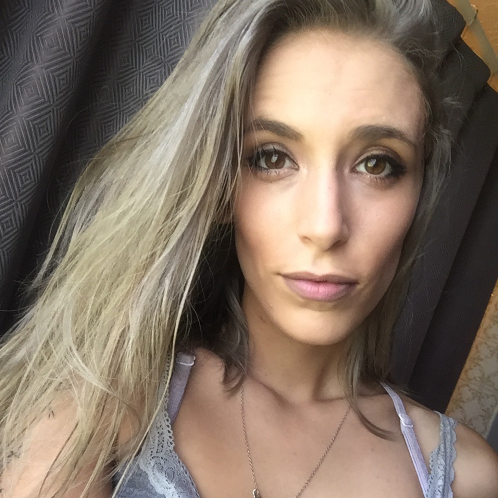 Meet your Posher, Alexis